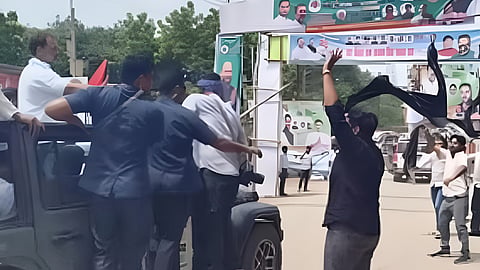 modi-zindabad-slogans-at-rahul-gandhi-rally-black-flags-chaos-invoter-rights-yatra