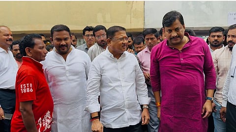 Mohan Mate: नागपुर में दिघोरी से भांडे प्लॉट तक निर्माणाधीन उड़ान पुल के कारण टेलीफोन नगर चौक को बंद कर दिया गया है। इससे लोगों को कई परेशानियों का सामना करना पड़ रहा है।