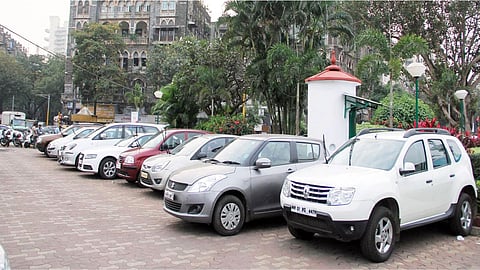 नवी मुंबई में अवैध पार्किंग से बिगड़ा ट्रैफिक सिस्टम (pic credit; social media)
