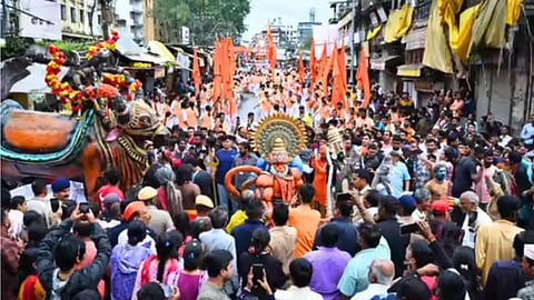 नासिक गणेश विसर्जन में भक्तों का सैलाब (pic credit; social media)