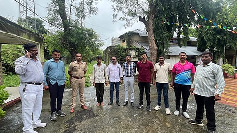 अकोला से एक दर्दनाक खबर सामने आ रही है, जिसमें एक बेटे ने अपने ही पिता को मारकर हत्या कर दी है। बताया जा रहा है कि पिंजर क्षेत्र में एक बेटे ने अपने पिता को लकड़ी से पीटकर और रस्सी से गला घोंटकर उसे मार दिया है।