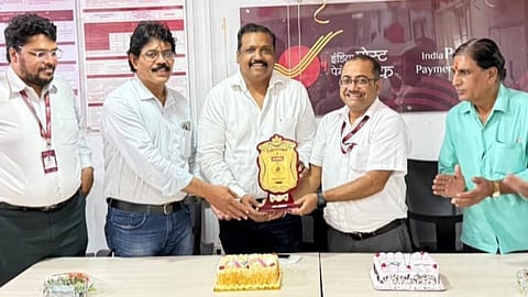 महाराष्ट्र के अकोला में इंडिया पोस्ट पेमेंट्स बैंक ने अपना 8वां स्थापना दिन बड़ी धूमधाम से मनाया है। साथ ही इस पोस्ट बैंक की अकोला शाखा ने महाराष्ट्र में सबसे ज्यादा अकाउंट का रिकॉर्ड भी अपने नाम किया है।