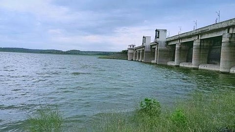Katepurna Dam: अकोला जिले में स्थित काटेपूर्णा बांध में भारी बारिश के कारण जलस्तर बढ़ गया है। इसके कारण काटेपूर्णा बांध के दो गेट 60 सेमी तक खोले गए है।