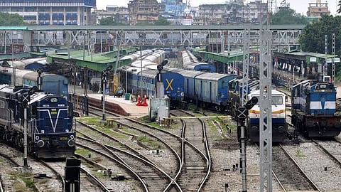 मध्य रेलवे में ऑप्टिकल ग्राउंड वायर (pic credit; social media)