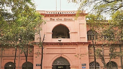 Maharashtra में जल्द ही निकाय और जिला परिषद चुनाव का आयोजन होने जा रहा है। ऐसे में अब सबकी नजरें गट आरक्षण पर टिकी हुई हैं। इसके लिए सत्ता पक्ष के साथ ही विपक्ष ने भी तैयारी तेज कर ली है।