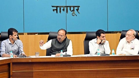 Chandrashekhar Bawankule: नागपुर के पालक मंत्री चंद्रशेखर बावनकुले ने विकास को लेकर अपनी भूमिका स्पष्ट की। उन्होंने कहा कि सभी गुंठेवारी धारकों को राहत दी जाएगी और विकास का आश्वासन दिया।