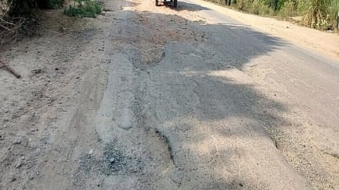 Gondia Salekasa-Sakhritola road repair demand