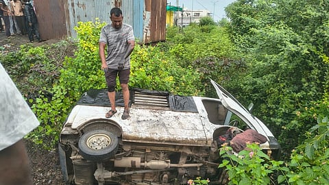 कारंजा में स्कूल वैन हादसा,13 बच्चों की जान बाल-बाल बची