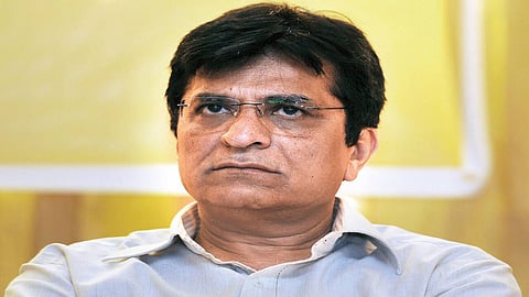 सोमवार को सिल्लोड शहर के उप विभागीय कार्यालय के सामने अफरा-तफरी मच गई है। भाजपा के पूर्व सांसद किरीट सोमैया ने सिल्लोड़ में बांग्लादेशी रोहिंग्या के रहने व फर्जी जन्म मृत्यु प्रमाण-पत्र बनाने का आरोप लगाया था।