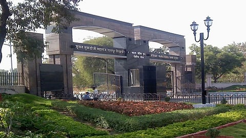 NIRF Ranking: नेशनल इंस्टीट्यूशनल रैंकिंग फ्रेमवर्क ने गुरुवार को केंद्रीय मानव संसाधन विकास मंत्रालय द्वारा टॉप 100 कॉलेजों के नाम घोषित किए। इस लिस्ट में पहली बार नागपुर युनिवर्सिटी का नाम भी आया।