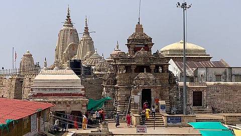 Tourism District Status: नई पर्यटन नीति में एक जिले से उसका टूरिज्म डिस्ट्रिक्ट होने का दर्जा छिन लिया गया है। इस मामले को अब बड़ा तूल दिया जा रहा है। नई नीति के जीआर में बड़ा खुलासा हुआ है।