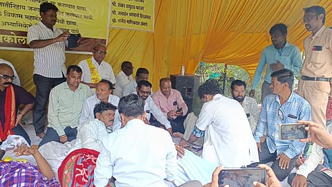महाराष्ट्र में मराठा आरक्षण और ओबीसी आरक्षण को लेकर सियासत जारी है। मराठा समाज को आरक्षण देने के बाद ओबीसी समाज ने भी सरकार के खिलाफ मुहिम शुरू कर दी है। ऐसे में ओबीसी समाज ने आरक्षण अधिकारों पर अन्यायपूर्ण अतिक्रमण है।
