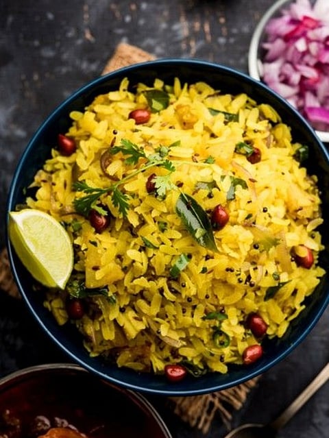 पोहे से बनाएं घर वालों के लिए टेस्टी नाश्ता