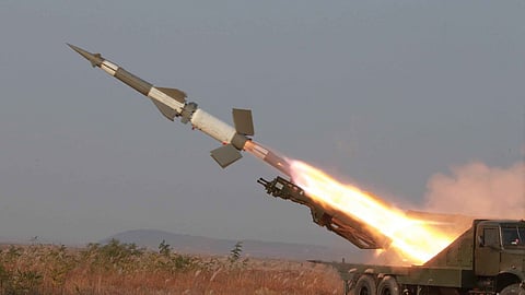 Defence Sector: डिफेंस सेक्टर में बढ़ती मांग को देखते हुए नागपुर की कंपनी एसबीएल एनर्जी लिमिटेड (एसबीएल) अपनी सैन्य-ग्रेड विस्फोटक उत्पादन क्षमता का विस्तार कर रही है।