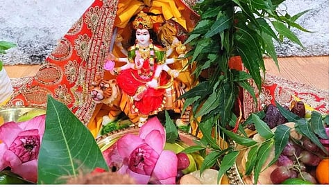 इस बार नवरात्र के दौरान घर ले आएं ये 4 चीजें, चमक उठेगा सोया भाग्य, दूर होगी आर्थिक तंगी