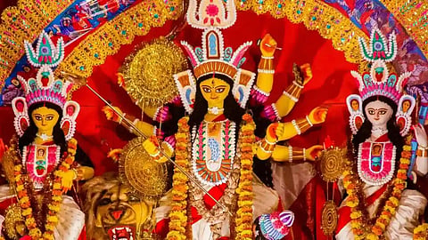 वेश्यालय की मिट्टी के बिना क्यों अधूरी मानी जाती है मां दुर्गा की प्रतिमा, जानिए इससे जुड़ी खास बातें