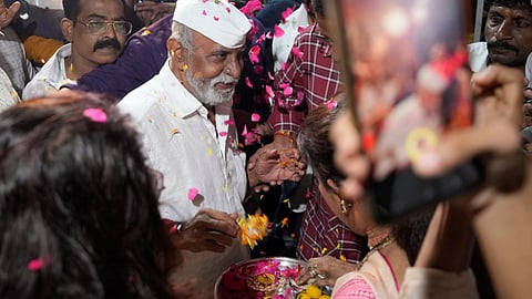 17 सालों बाद जेल से बाहर आए गैंगस्टर से राजनेता बने अरुण गवली, जानें कितनी है दौलत