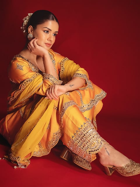 avneet suit look