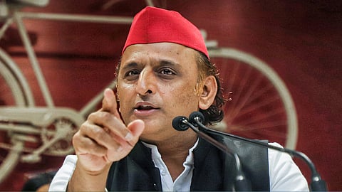 gorakhpur-killing-politics-heats-up-akhilesh-targets-adg-amitabh-yash