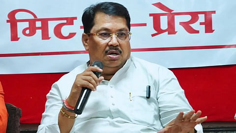 Nagpur News: मराठा को आरक्षण दिए जाने की मांग को महाराष्ट्र सरकार ने स्वीकार कर लिया है। इस मामले में अब विजय वडेट्टीवार ने ओबीसी को एक साथ आने की अपील की है।