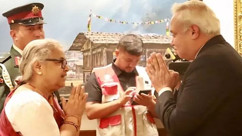 पटरी पर लौटी जिंदगी... काठमांडू में कर्फ्यू खत्म, भारतीय राजदूत ने नवनियुक्त PM से की मुलाकात