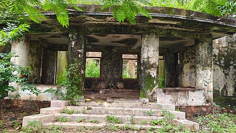 विश्रामगृह बना खंडहर, रेगड़ी में 20 साल से नहीं हुई मरम्मत