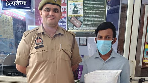 नोएडा: डेढ़ करोड़ की चरस के साथ तस्कर गिरफ्तार, साथी की तलाश में पुलिस, शेयर बाजार में लगाते थे पैसे