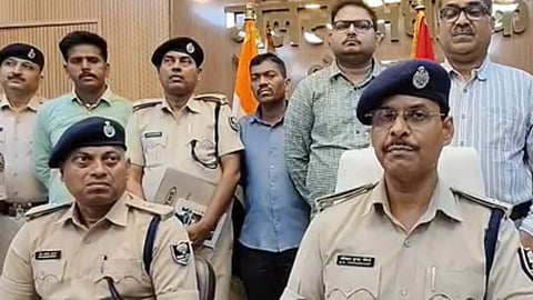 शेखपुरा पुलिस की सतर्कता से चुनाव में भय फैलाने की साजिश नाकाम, 3 देशी कट्टे और 17 कारतूस बरामद