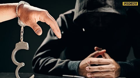 Wardha Cyber Fraud: वर्धा जिले में पिछले कुछ महीनों से साइबर अपराध तेजी से बढ़ते जा रहे है। पिछले 21 महीनों में 90 से ज्यादा अलग-अलग तरह के साइबर अपराध सामने आ रहे है।