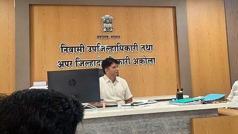 Maharashtra में अतिवृष्टि के चलते 31 जिलों को भारी नुकसान का सामना करना पड़ा है। जिसको देखते हुए राज्य सरकार ने CM Relief Fund का ऐलान किया है। लेकिन इस राहत पैकेज से अमरावती, अकोला और वाशिम को कोई फायदा नहीं मिलने वाला है।