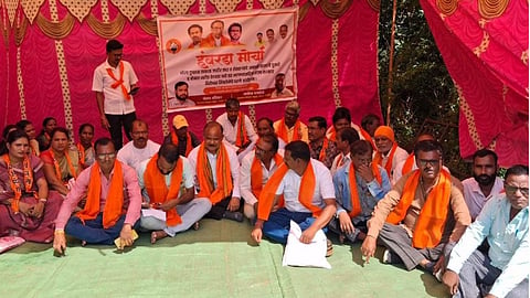 कर्ज माफी के लिए शिवसेना का आंदोलन