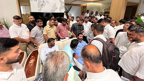 MNC Election से पहले ही महाराष्ट्र में सियासी माहौल में उतार-चढ़ाव देखने के लिए मिल रहा है। हाल ही में अजित पवार ने पिंपरी चिंचवड़ में जनसंवाद किया था। जिसके बाद BJP के विधायक ने उनपर हमला बोलते हुए बीजेपी की 100 सीटें जीतने की बात कही है।