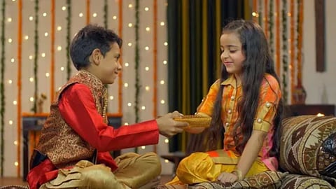 भाई दूज की यह है सही तिथि, जानिए तिलक का सबसे शुभ मुहूर्त और इससे जुड़ी महत्वपूर्ण बातें