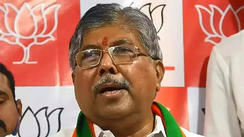 पहले अपना देखेंगे, बचा तो सहयोगियों को बांटेंगे