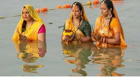 निसंतान दंपति छठ व्रत के दिन अवश्य करें ये खास उपाय, सूनी गोद में गूंजेगी किलकारी