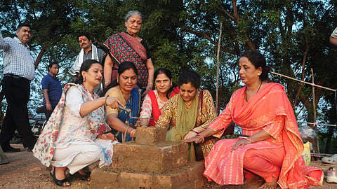 Chhath festival begins with Nahay-Khaay: नागपुर में चार दिवसीय छठ महापर्व आज से नहाय-खाय के साथ शुरू होने जा रहा है। इसके लिए नागपुर शहर के सभी घाटों में तैयारियां पूरी हो चुकी है।