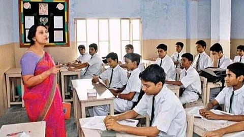 DSSSB: टीजीटी शिक्षक के पदों पर बंपर वैकेंसी, 5000 से ज्यादा पदों पर निकली भर्ती, ऐसे करें आवेदन
