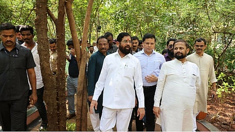 Thane में उपमुख्यमंत्री एकनाथ शिंदे ने ऑक्सीजन पार्क का उद्घाटन किया है। ठाणे शहर में 15 हजार पौधों और औषधीय पौधों के साथ शहर को हरित बनाने की दिशा में ठाणे मनपा ने कदम आगे बढ़ाया है।