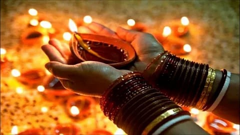 दीपोत्सव के पूरे 5 दिनों के त्योहारों की यहां है सही तिथियां, धनतेरस पर खरीदी के मुहूर्त जानिए