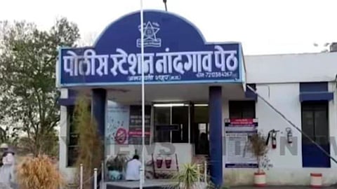 Amravati Crime: अमरावती में नकली नोट चलाने वाली गैंग का भंडाफोड़ हुआ है। अमरावती पुलिस ने बड़ी कार्रवाई करते हुए 3 आरोपियों को गिरफ्तार किया है और भी आरोपियों के सामने आने की चर्चा है।