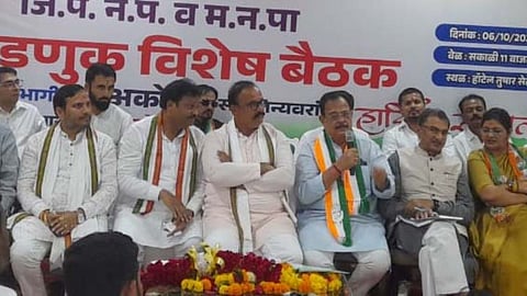 महाराष्ट्र में जल्द ही मनपा चुनाव का आगाज होने जा रहा है। जिसको लेकर सभी राजनीतिक दलों ने कमर कस ली है। हाल ही में अमरावती विभागीय समीक्षा बैठक में कांग्रेस प्रदेश अध्यक्ष हर्षवर्धन सपकाल ने कार्यकर्ताओं का जोश बढ़ाया।