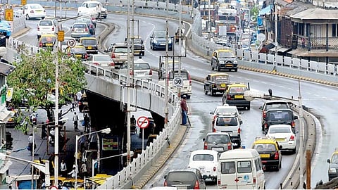 Mumbai के भायखला के वाई ब्रिज को जे.जे. फ्लाईओवर से जोड़ने के लिए बीएमसी ने 805 करोड़ रुपये की परियोजना शुरू की है। नया केबल-स्टे फ्लाईओवर दक्षिण मुंबई के ट्रैफिक जाम को कम करने में मदद करेगा।