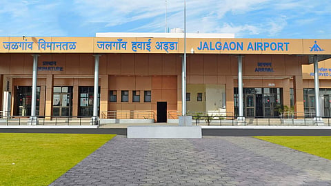 Maharashtra में हवाई कनेक्टिविटी को नई रफ्तार मिलने जा रही है। Navi Mumbai Airport और जलगांव-मुंबई दैनिक उड़ान से यात्रा तेज होने की उम्मीद की जा रही है। साथ ही व्यापार और पर्यटन को मिलेगा बढ़ावा।