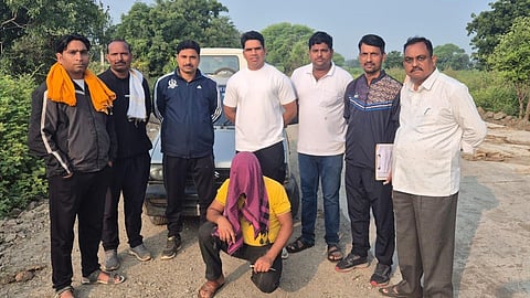 Yavatmal News: महागांव पुलिस ने गोवंश मांस तस्करी का भंडाफोड़ किया है। इस कार्रवाई में पुलिस ने 110 किलो मांस जब्त किया है। आरोपी शेख अकील मिरांजी को भी गिरफ्तार कर लिया गया है।
