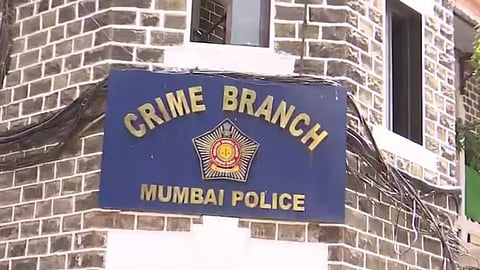 Mumbai Crime Branch ने नकली BARC वैज्ञानिक अख्तर हुसैन को गिरफ्तार किया है। जिसके पास से 14 संवेदनशील परमाणु नक्शे और फर्जी दस्तावेज भी बरादम हुए हैं, जो कि राष्ट्रीय सुरक्षा के लिए खतरा साबित हो सकता है।