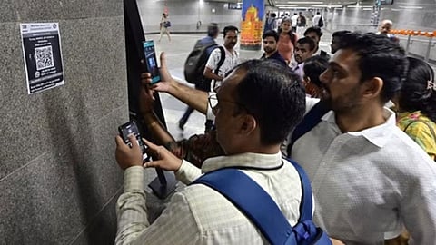 गुरुवार को मुंबई वन ऐप लॉन्च को लॉन्च किया गया था। लेकिन 35,000 डाउनलोड के बाद इस ऐप में Technical Error के कारण11 स्टेशन गायब होने से यात्रियों को परेशानी का सामना करना पड़ा।
