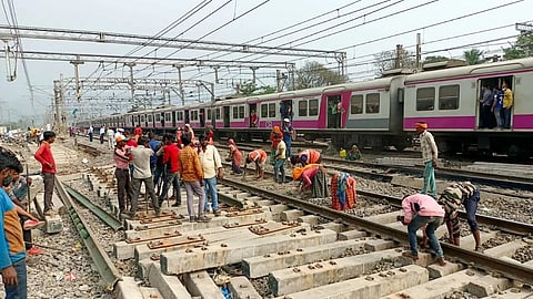 मुंबई मेगा ब्लॉक (pic credit; social media)