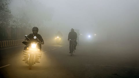 Nagpur Weather Update: नागपुर में इन दिनों मौसम में उतार-चढ़ाव देखने को मिल रहा है। सुबह के वक्त वातावरण में ठंडक पसर रही है। वहीं दिन में गर्मी लगती है जबकि रात के वक्त ठंड का एहसास होने लगा है।