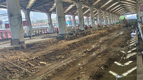पनवेल-कर्जत रेल कॉरिडोर का 79% काम पूरा हो चुका है। मार्च 2026 तक शुरू होने वाले इस रूट से सफर का समय 30 मिनट घटेगा और नवी मुंबई से रायगढ़ तक रेल कनेक्टिविटी मजबूत होगी।
