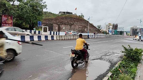 Pune शहर में ट्रैफिक की समस्या को दूर करने के लिए Pune Municipal Corporation ने एक अहम फैसला लिया है। जिसके अंतर्गत पाषाण-सुस रोड को सीधे मुंबई-बेंगलुरु बाईपास से जोड़ने के लिए ग्रेड सेपरेटर बनाया जाएगा।